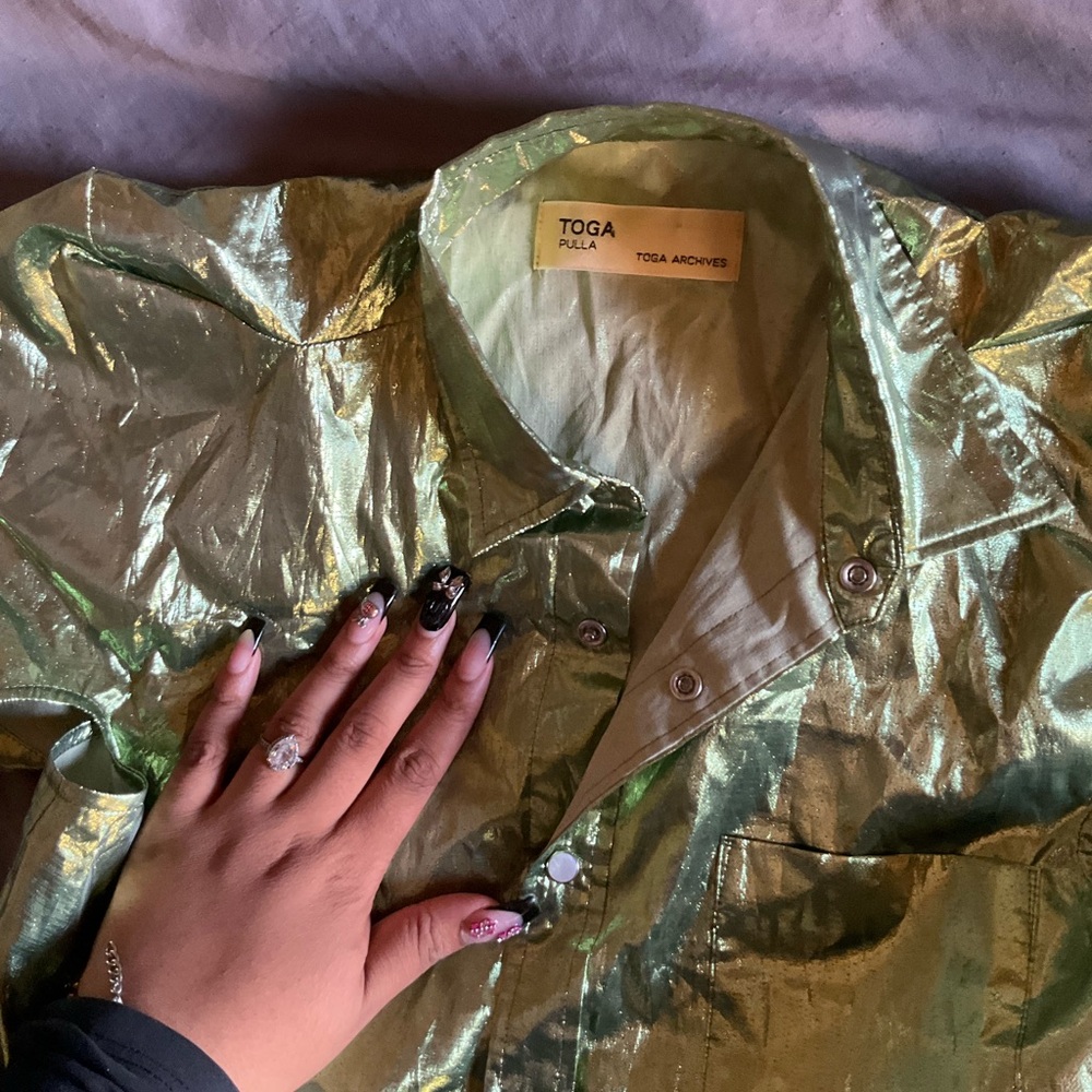 Toga pulla green top